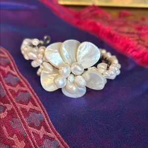 Elegant Floral Mother of Pearl Bracelet
